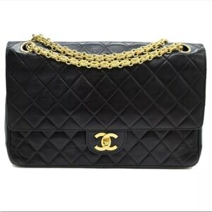 CHANEL Black Quilted Shoulder Bag with Gold Chain vintage